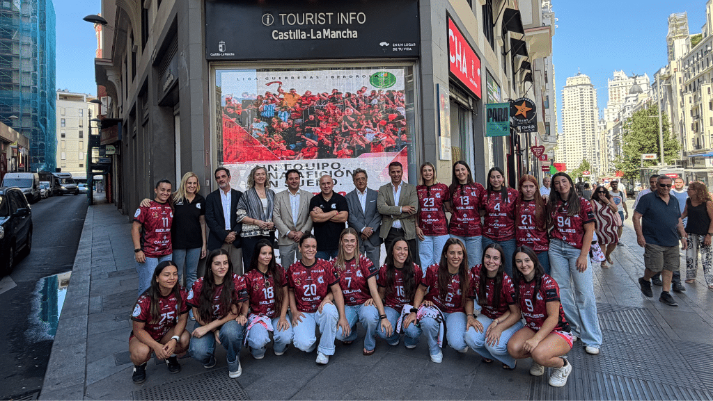Soliss Balonmano Pozuelo se presenta en plena Gran Vía de Madrid antes de afrontar su histórica temporada en la Liga Guerreras Iberdrola